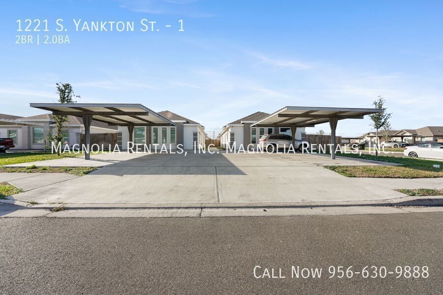 1221 S Yankton St in Palmhurst, TX - Building Photo