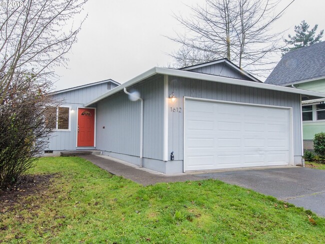 1612 NE Liberty St in Portland, OR - Foto de edificio - Building Photo