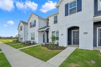 2222 Memory Oaks Dr in Tomball, TX - Foto de edificio - Building Photo