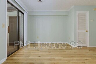 100 Buttercup Way in Taylors, SC - Building Photo - Building Photo