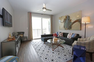 TGM Ibis Walk in St. Petersburg, FL - Foto de edificio - Building Photo