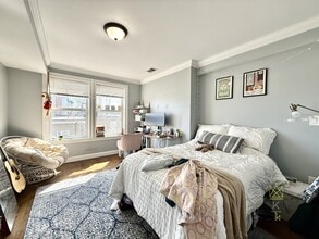 8 Nira Ave, Unit 2 in Boston, MA - Foto de edificio - Building Photo