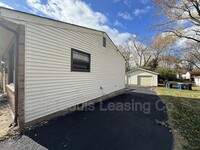 3551 High Dr in St. Ann, MO - Foto de edificio - Building Photo