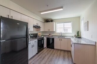 Cherry Springs in Springfield, OR - Building Photo - Interior Photo