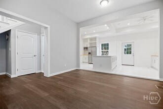 318 E Waldburg St in Savannah, GA - Building Photo - Building Photo