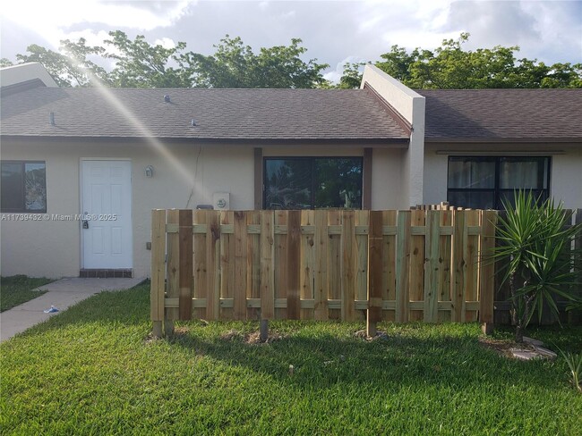 1463 Woodpecker St in Homestead, FL - Building Photo - Building Photo