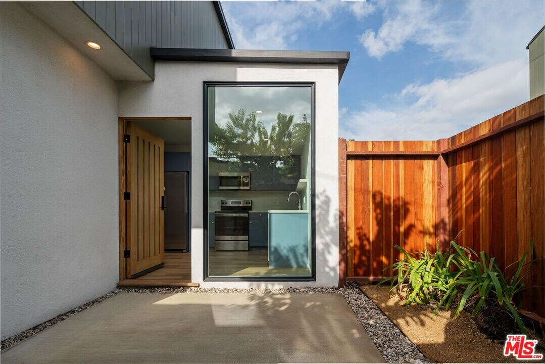 4137 McConnell Blvd in Los Angeles, CA - Building Photo