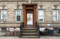 136 Engert Ave in Brooklyn, NY - Foto de edificio - Building Photo