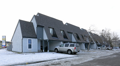 4521-4527 Montgomery Ave NW in Calgary, AB - Building Photo - Building Photo