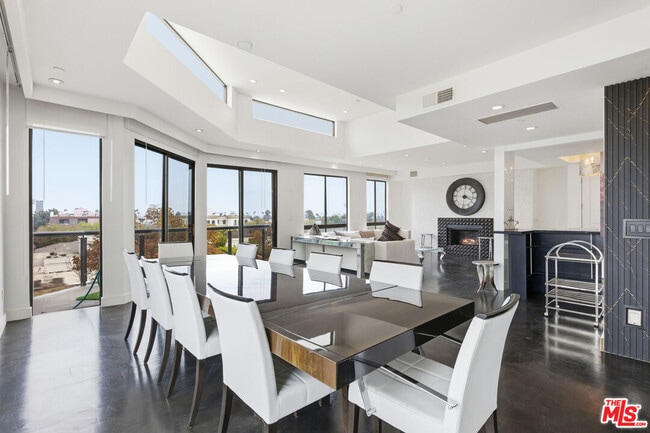 121 Canon Dr in Beverly Hills, CA - Building Photo - Building Photo