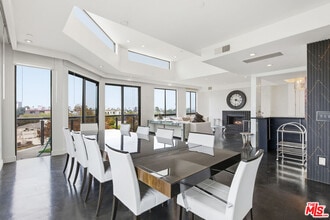 121 Canon Dr in Beverly Hills, CA - Building Photo - Building Photo