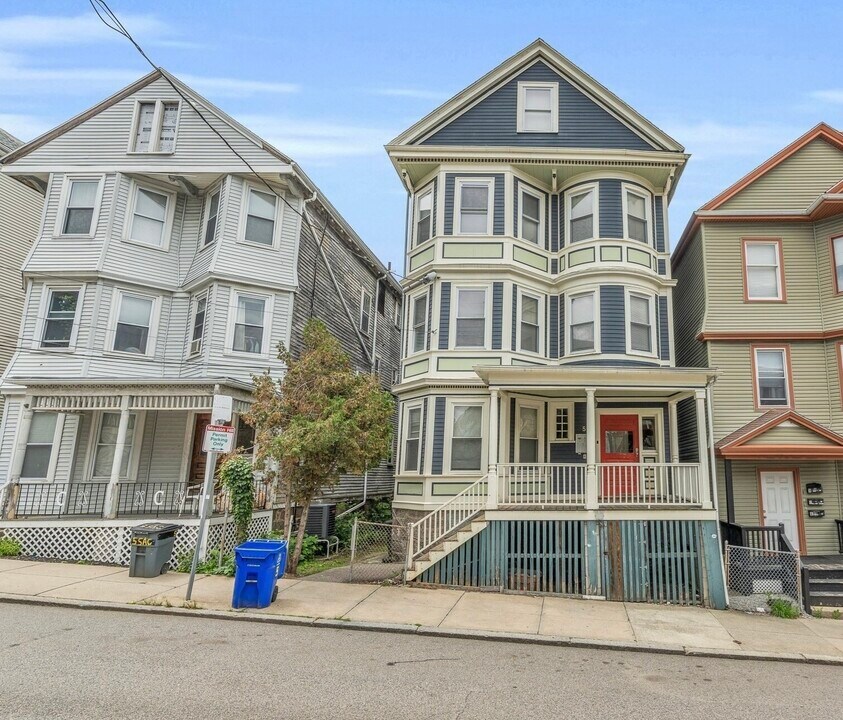5 Sachem St, Unit #Three in Boston, MA - Foto de edificio