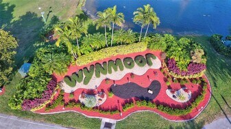 2402 Antigua Cir in Coconut Creek, FL - Building Photo