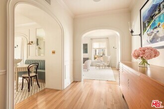 1424 N Crescent Heights Blvd in West Hollywood, CA - Building Photo - Building Photo