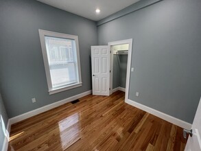 29 Alpine St, Unit 29 in Somerville, MA - Foto de edificio - Building Photo