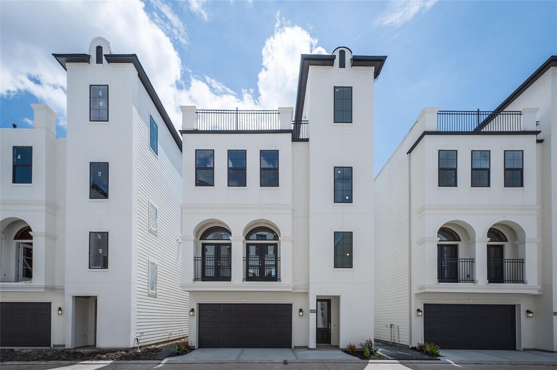 3327 Beverly Frst Dr in Houston, TX - Building Photo