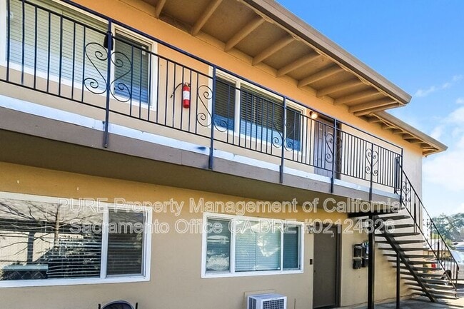 130 Elm St in Roseville, CA - Building Photo - Building Photo