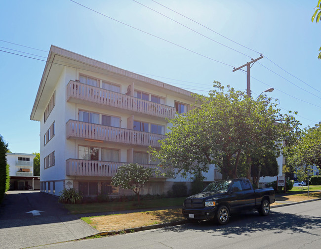 Belgrove Apartments in Victoria, BC - Building Photo - Building Photo