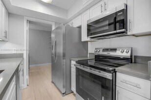 5780 Rock Island Rd in Tamarac, FL - Building Photo