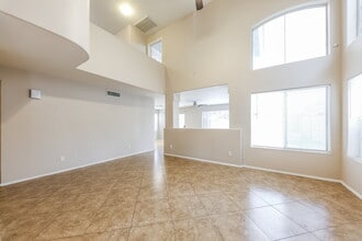 1226 E Helena Dr in Phoenix, AZ - Foto de edificio - Building Photo