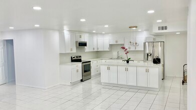 5301 Balboa Blvd, Unit F7 in Encino, CA - Foto de edificio - Building Photo