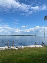 2 Hall Rd in Portsmouth, RI - Building Photo