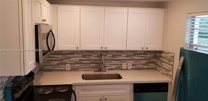 564 Fanshaw N in Boca Raton, FL - Building Photo - Building Photo