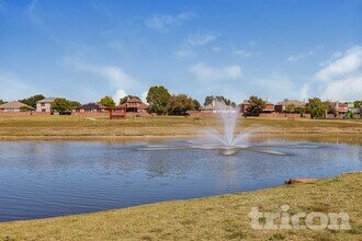 2057 Wildwood Dr in Forney, TX - Foto de edificio - Building Photo