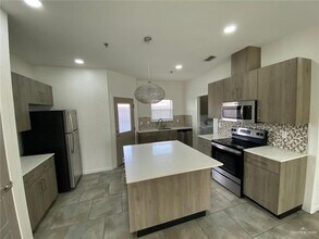 15 Sprague St W in Edinburg, TX - Building Photo - Building Photo