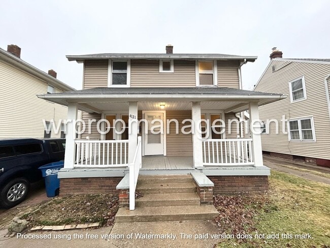 property at 4121 Kingsbury Ave
