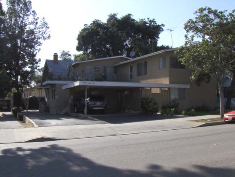 139 N Myrtle Ave in Monrovia, CA - Foto de edificio