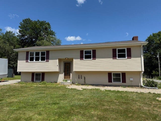 8 Madelyn St in Lisbon, ME - Building Photo