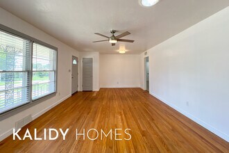 305 W Coe Dr in Midwest City, OK - Building Photo - Building Photo