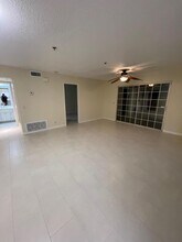 2700 Lawrence Crossley Rd in Palm Springs, CA - Foto de edificio - Building Photo