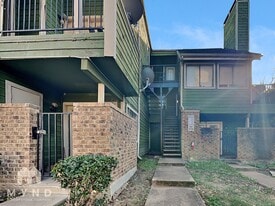 9823 Walnut St in Dallas, TX - Building Photo