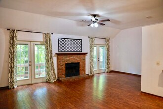 8305 SW 46 Ln in Gainesville, FL - Building Photo - Building Photo