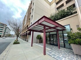 931 E Walnut St, Unit 213 in Pasadena, CA - Building Photo