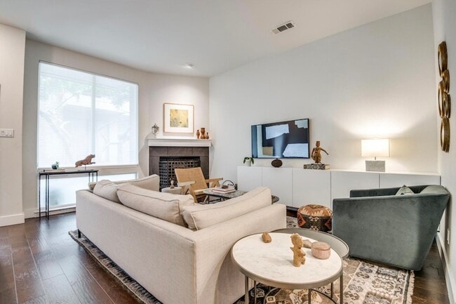 property at 3940 Buena Vista St