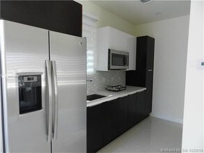 6327 NW 105th Ct in Doral, FL - Building Photo - Building Photo