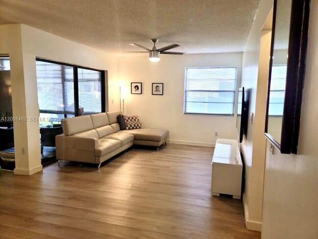 11905 NW 11th St in Pembroke Pines, FL - Building Photo - Building Photo