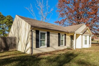 7900 Rochelle Rd in Louisville, KY - Building Photo - Building Photo