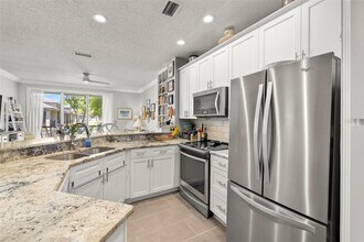 910 Normandy Trace Rd in Tampa, FL - Building Photo - Building Photo