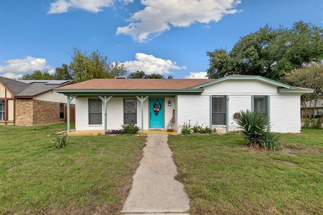 6573 Ridglea Dr in Watauga, TX - Building Photo