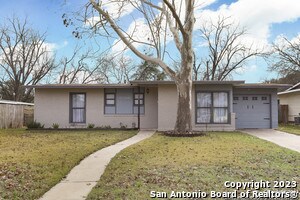 634 Karen Ln in San Antonio, TX - Building Photo