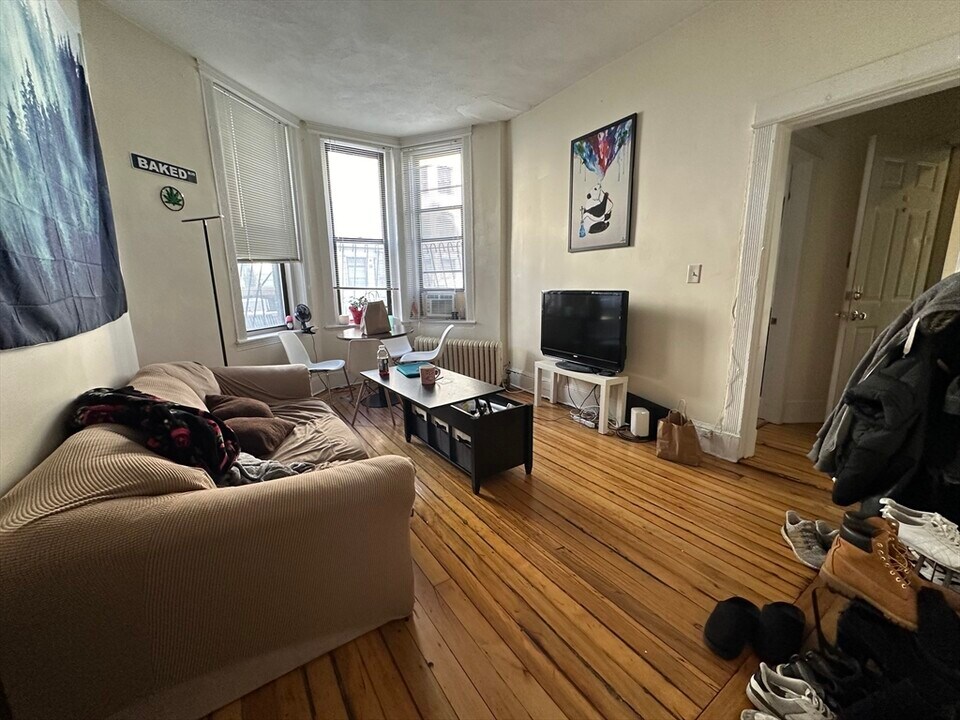 63 Burbank St, Unit 5 in Boston, MA - Building Photo
