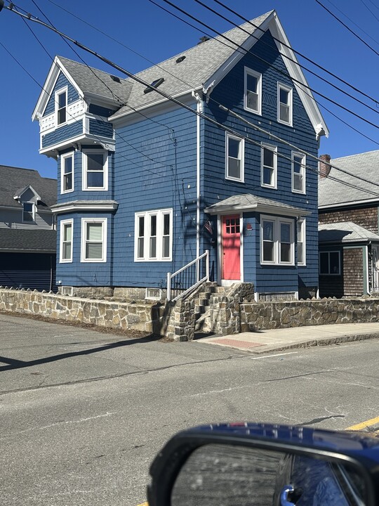 150 Maplewood Ave, Unit 2 in Gloucester, MA - Foto de edificio