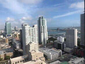 151 SE 1st St in Miami, FL - Building Photo - Building Photo