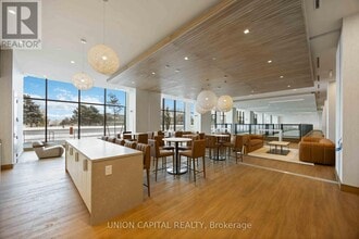 8960 Jane St in Vaughan, ON - Building Photo - Building Photo