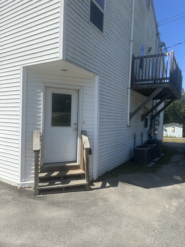 2540 US-202, Unit Second Floor Unit 2 in Winthrop, ME - Building Photo - Building Photo