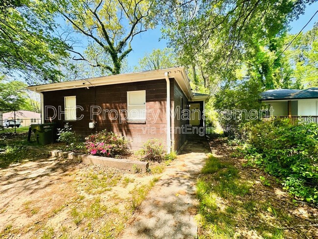 property at 2125 Larchwood Rd SW
